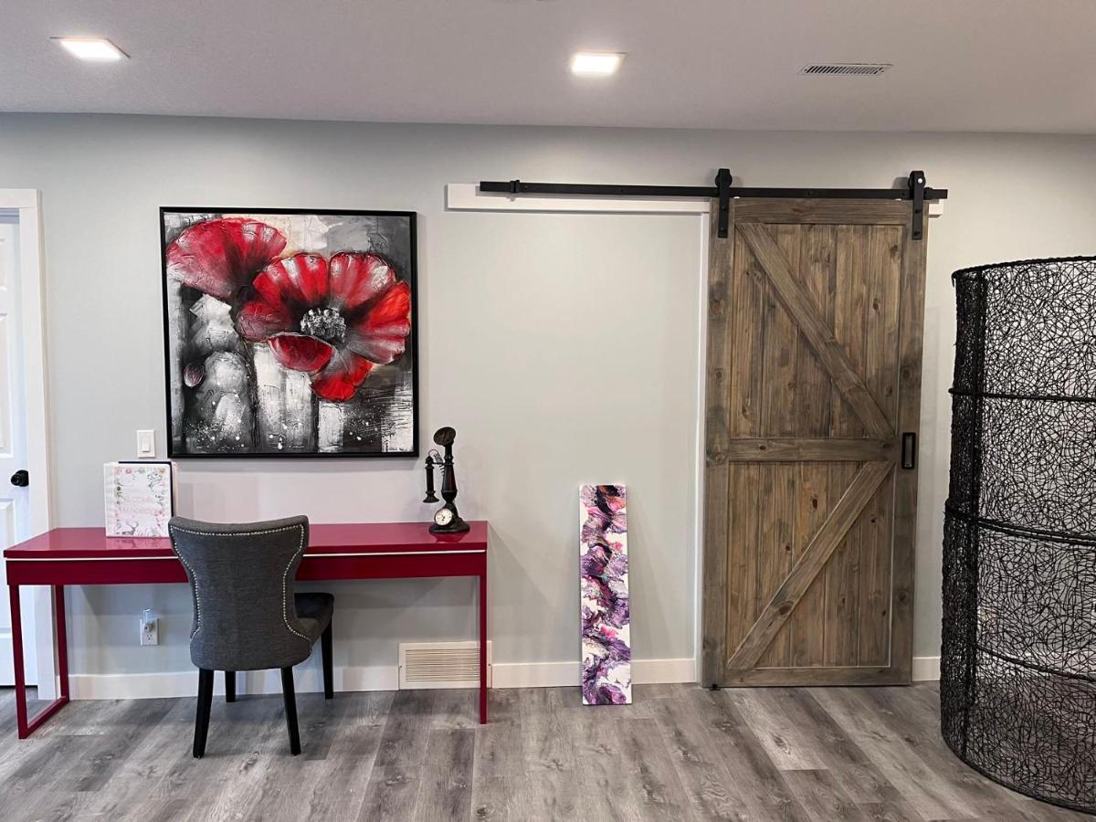 Elegant Garden Suite&2Mins Bus Station Close Lrt& Free Parking YYC Exterior foto