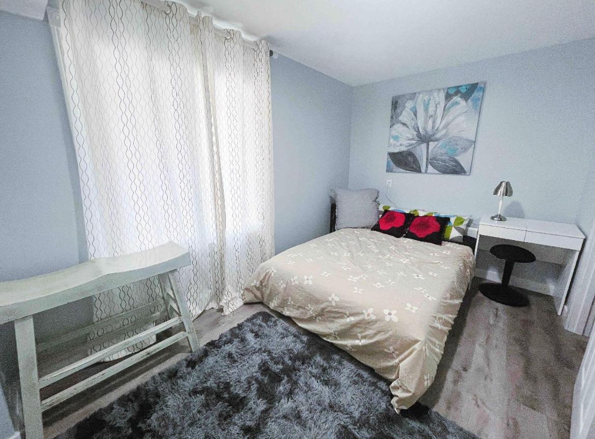 Elegant Garden Suite&2Mins Bus Station Close Lrt& Free Parking YYC Zimmer foto